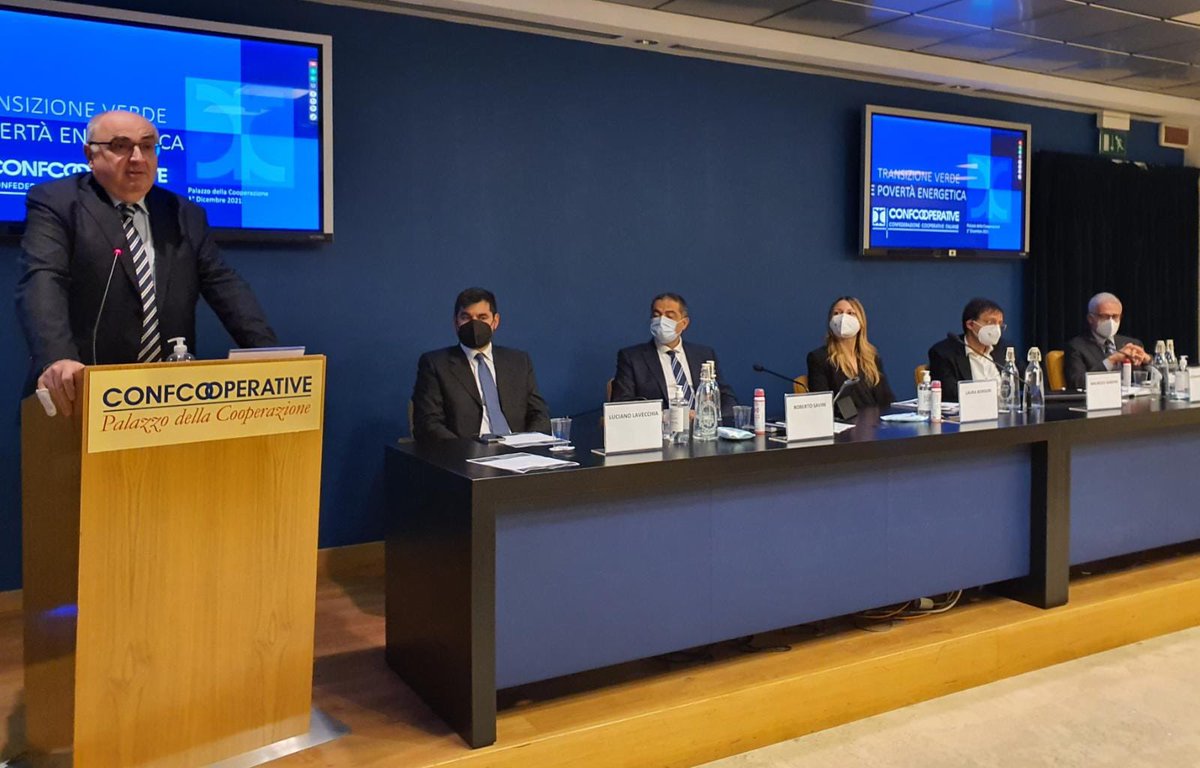 #Energia Gardini “Le #cooperative di utenza e le comunità energetiche saranno in prima linea per contrastare la povertà energetica in linea con gli obiettivi che Monsignor Santoro ha lanciato alle <a href="/settsociali/">Settimane sociali dei cattolici in Italia</a> <a href="/UCSCEI/">@CEI</a> <a href="/Avvenire_Nei/">𝐀𝐯𝐯𝐞𝐧𝐢𝐫𝐞</a> <a href="/TV2000it/">Tv2000.it</a> <a href="/ItaCooperativa/">Italia Cooperativa</a> <a href="/agensir/">SIR</a> @Marco_Ventu