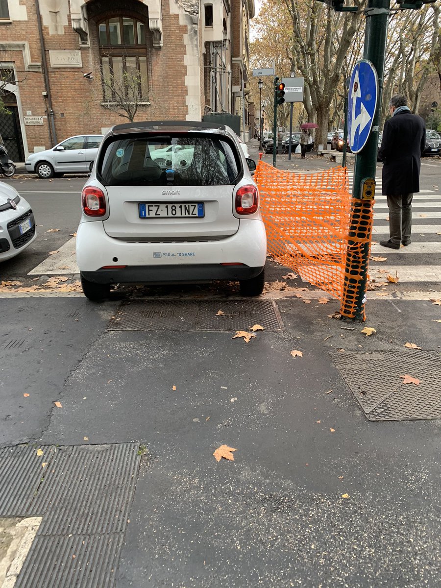 romatristezza's tweet image. Indubbiamente il #carsharing ha migliorato la nostra città #car2go