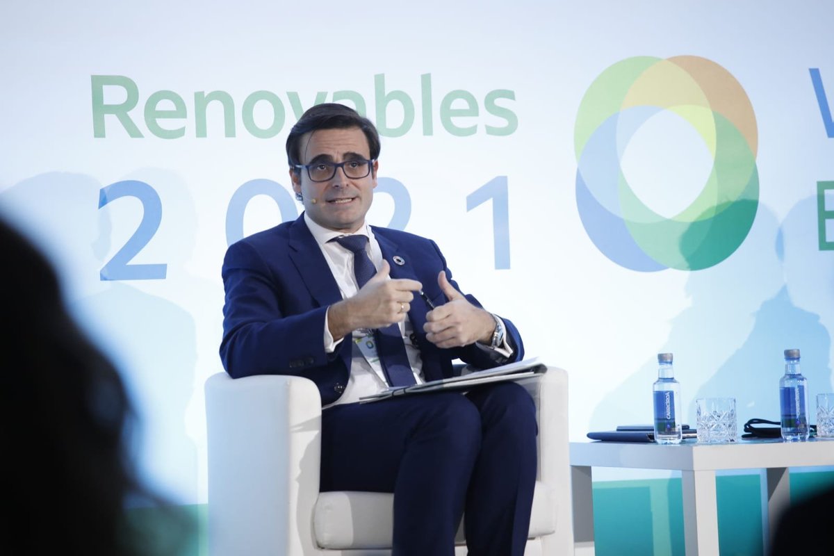 Cong_Renovables's tweet photo. Daniel Fernández, Director de Gestión de Energía y Mercados Mayoristas de #ENGIE ha reflexionado sobre el papel de los #PPAs y en qué momento de la vida del proyecto deben firmarse. #Renovables2021 https://t.co/ml8Sstda0k