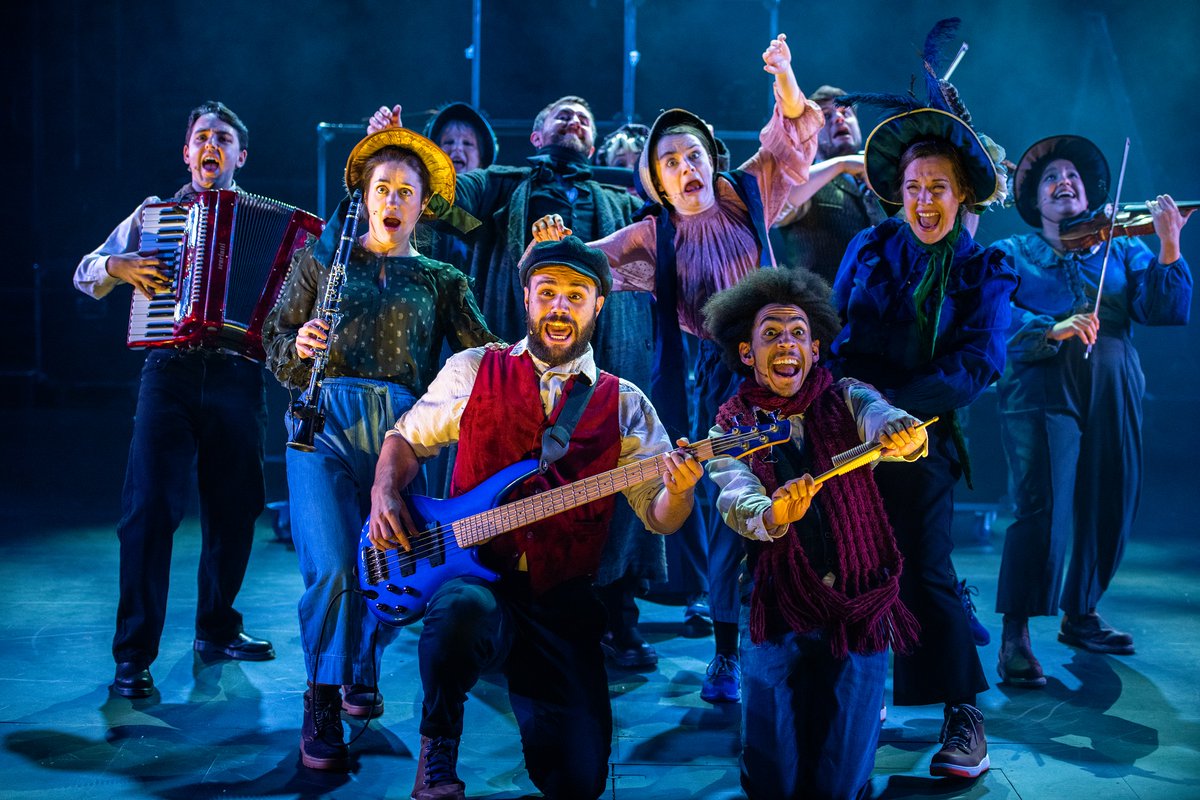 A CHRISTMAS CAROL 

We are so excited to be welcoming audiences back into the theatre tonight for our first Christmas show since 2019!

📅  Until 31 December 
🎟️ bit.ly/3xHE42a

[📸] <a href="/TGKW/">Tommy Ga-Ken Wan 溫嘉勤</a> 
[🎭] Cast of A Christmas Carol