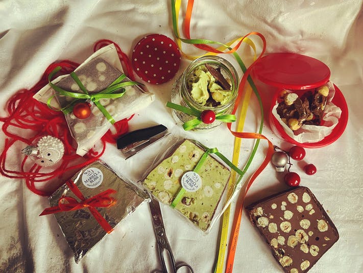 DailyInfoOxford's tweet photo. The Daily Info #AdventCalendar2021 is now live! Each day you'll find gift ideas and outdoor activities, featuring local businesses &amp; attractions. Today the spotlight is on @oxgypsybaker - including her special panna cotta recipe! Yum! 🎁👩🏽‍🍳⭐
https://t.co/fkzEeArPcL 
#OXFORDSHIRE https://t.co/iPi20pELAy