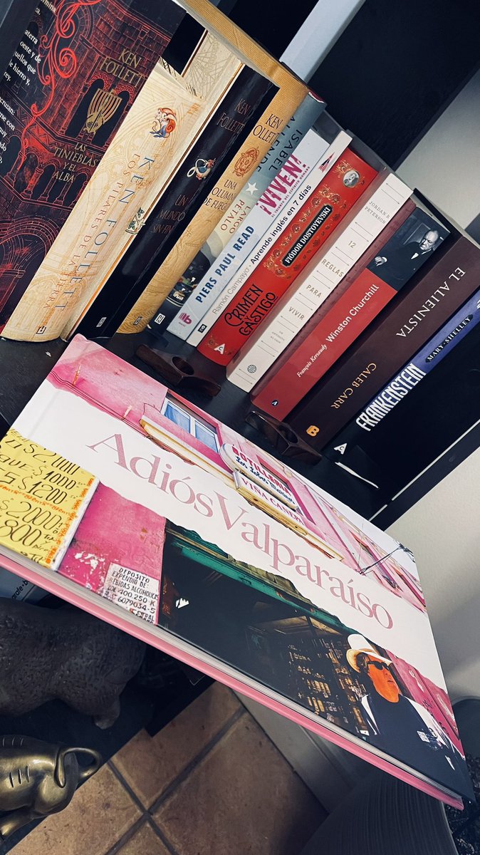 aldoneo_'s tweet photo. @elvillegaschile , me ha llegado Adiós Valparaiso, y debo decir que con las primeras lectura de páginas, me ha cautivado. Lindo libro, buenas fotografías y contenido conquistador https://t.co/cS3QEQIuE2