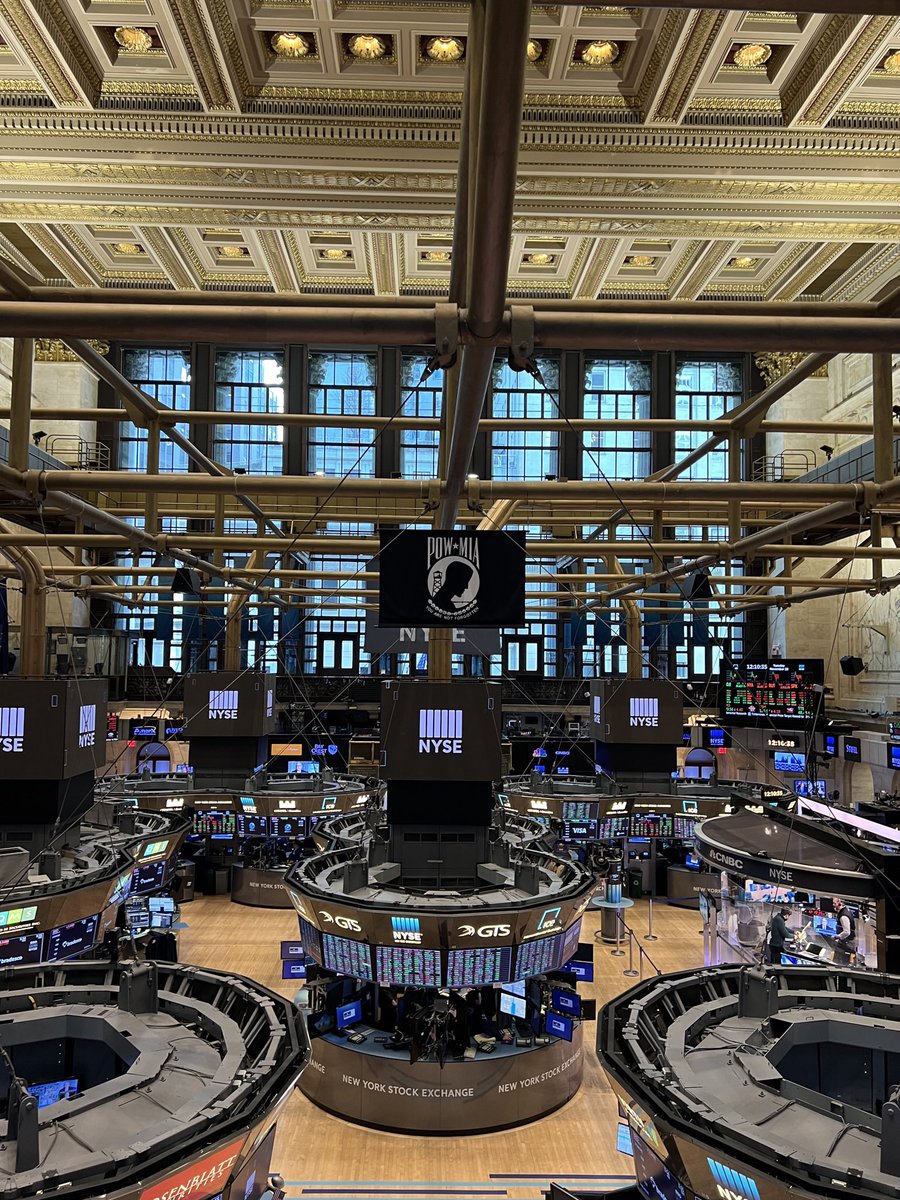 SandraNavidi's tweet photo. At #NYSE @NYSE: Strict #COVID restrictions, full vaccination via #ClearApp. Employees can opt out but must wear masks. Most ppl are vaccinated #WallStreet #FinancialDistrict #NewYork #NewYorkCity #NYC #NY #Manhattan #USA
Geschenk-Tipp: Future-Proof Mindset https://t.co/Mc3PqfK3HX https://t.co/GQmphej2If