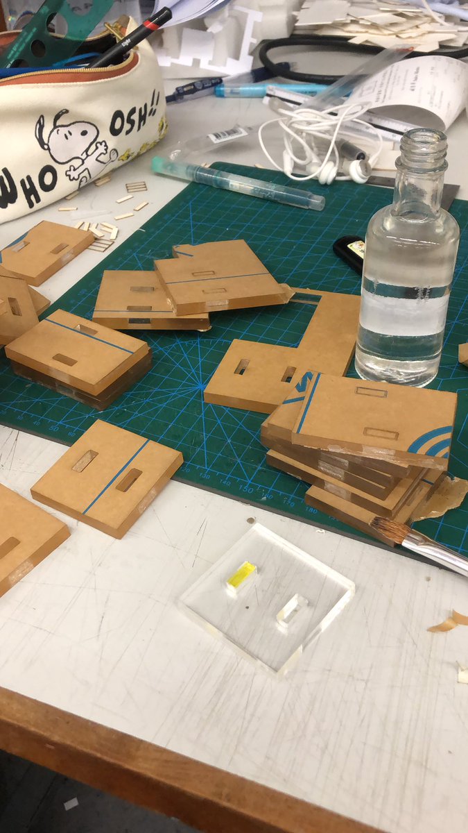 insulator_wei2's tweet photo. My archi friend is dying, so I come to help some acrylic works. Any #architecture students relate to this? https://t.co/Ac01YZDmpC