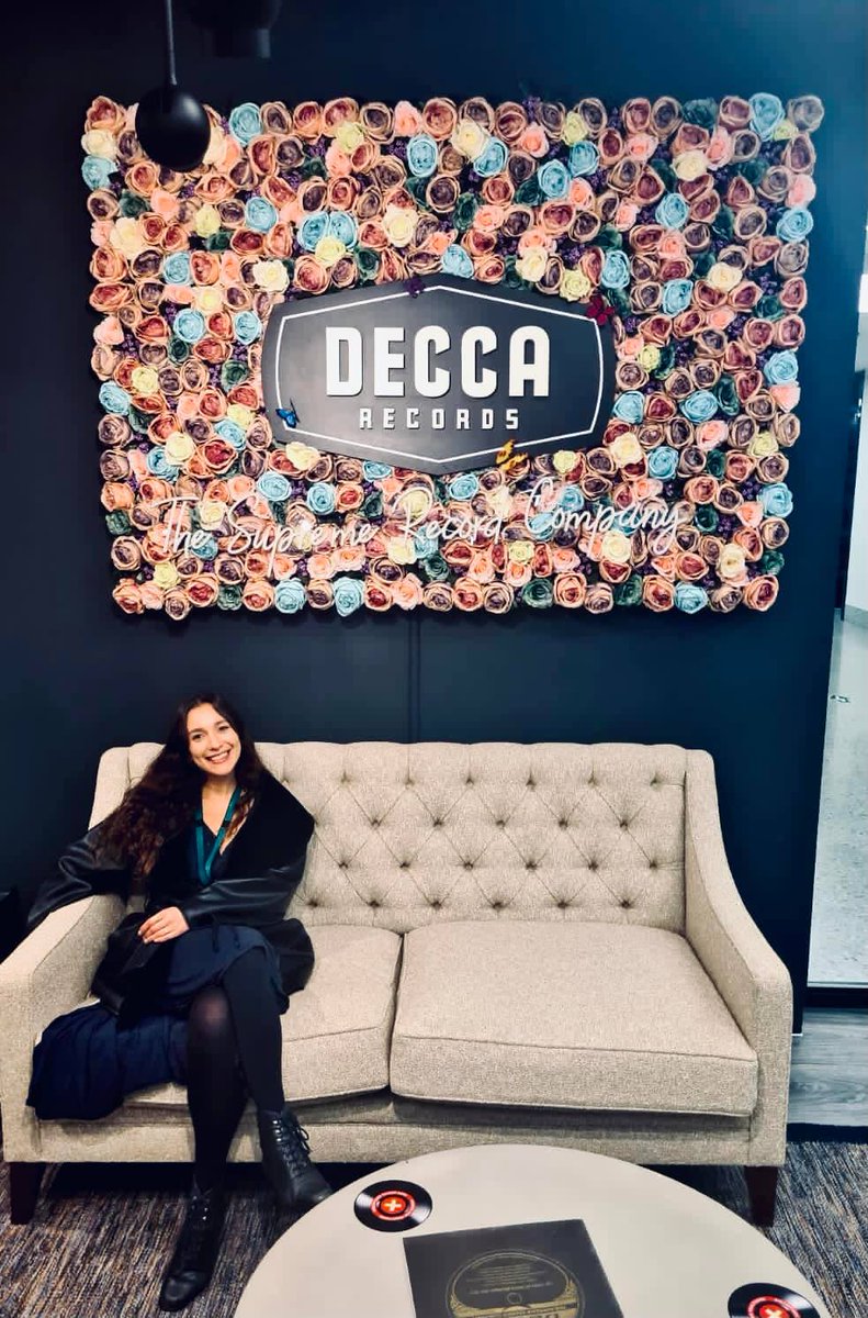 Life update: I’ll be joining concert promoter &amp; booking agency <a href="/smashbangpow/">smash!bang!pow!</a> as Marketing Coordinator from January, leaving <a href="/MercuryKX/">Mercury KX</a> after 2.5+ years with the label. Grateful to my MKX, <a href="/DeccaRecords/">Decca Records</a> &amp; <a href="/UMG/">Universal Music Group</a> fam &amp; excited for this new venture! Bring it on 2022 💥