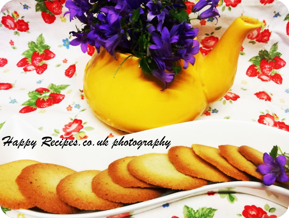 ManoriAbeyward2's tweet photo. Melt in the mouth wine biscuits - LINGUAS DE VEADO - These are sweet, crunchy, melt in the mouth biscuits from Portugal, perfect for this festive season
Recipe link:
https://t.co/Oz6xFw9uQM
#WineBiscuits
#Cookies https://t.co/uU3QnmdlHK