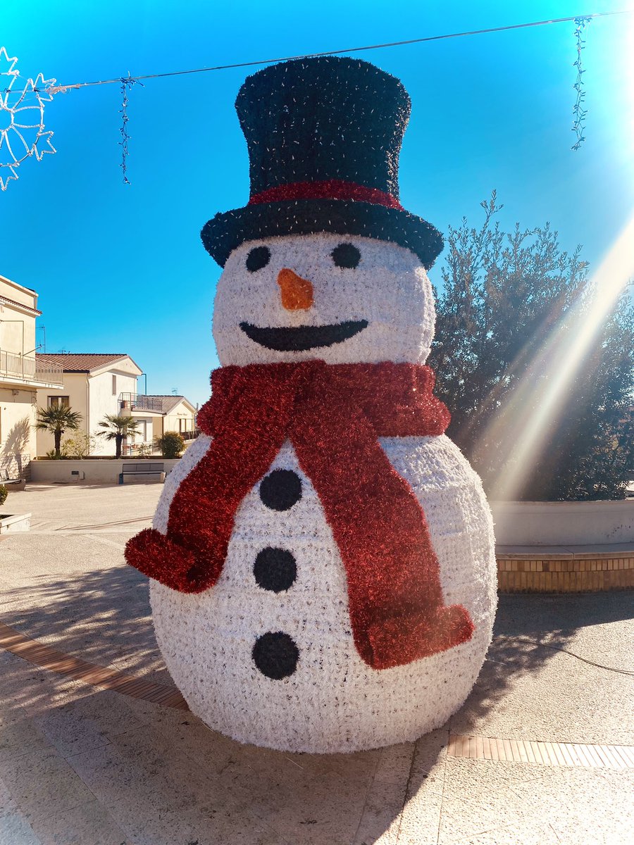 GIUSEPPEABBATA2's tweet photo. Quest’anno a Grassano il Natale sará pura magia. Dopo un lavoro faticoso ed estenuante, vi aspettiamo per farvi emozionare con le nostre luminarie e partecipare ai tanti eventi in programma, per la gioia di grandi e bambini. #Grassano #Natale21 #Eventi #Luminarie #Turismo https://t.co/Ef7G45SJSZ