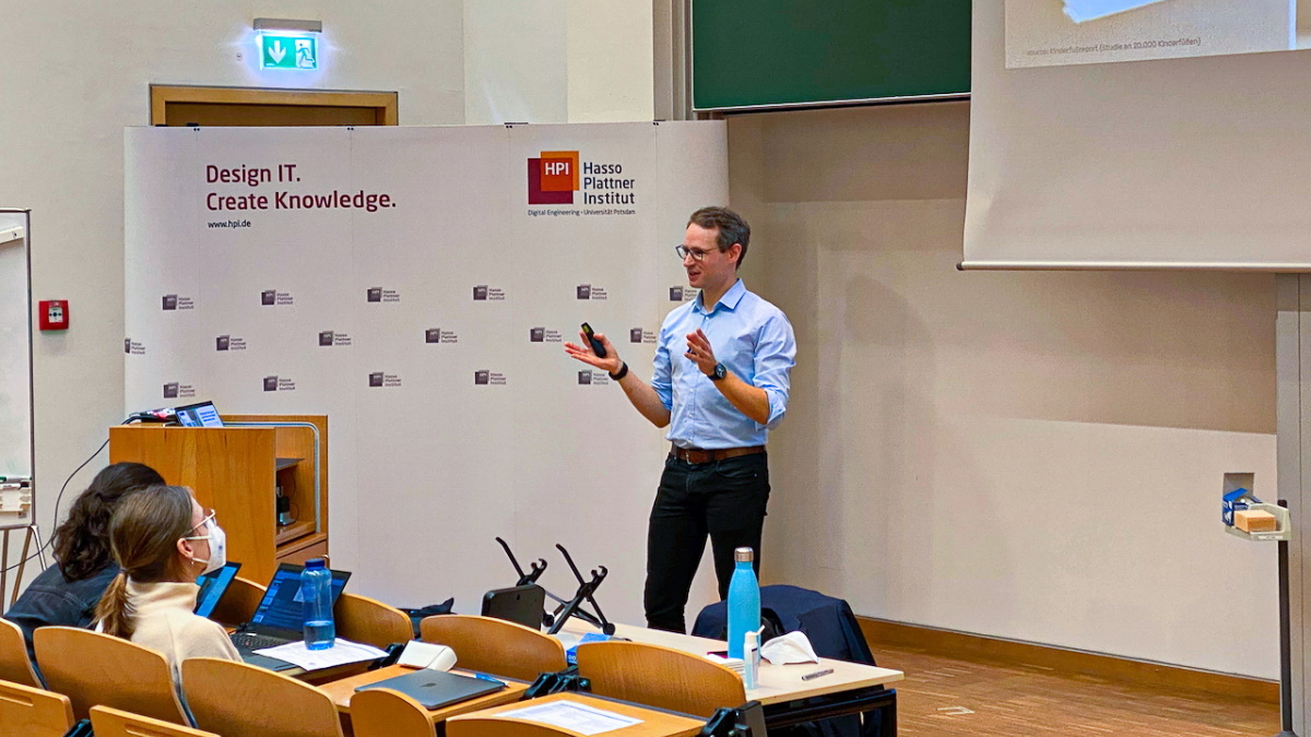 Many thanks to our guest speaker Dr. Matthias Brendel, Co-founder of Footprint Technologies, for joining our master seminar on ‘Digital Entrepreneurship’ <a href="/HPI_DE/">Hasso-Plattner-Institut</a> to discuss the topic of #impact #entrepreneurship 🌍! Inspiring discussions and valuable insights!
