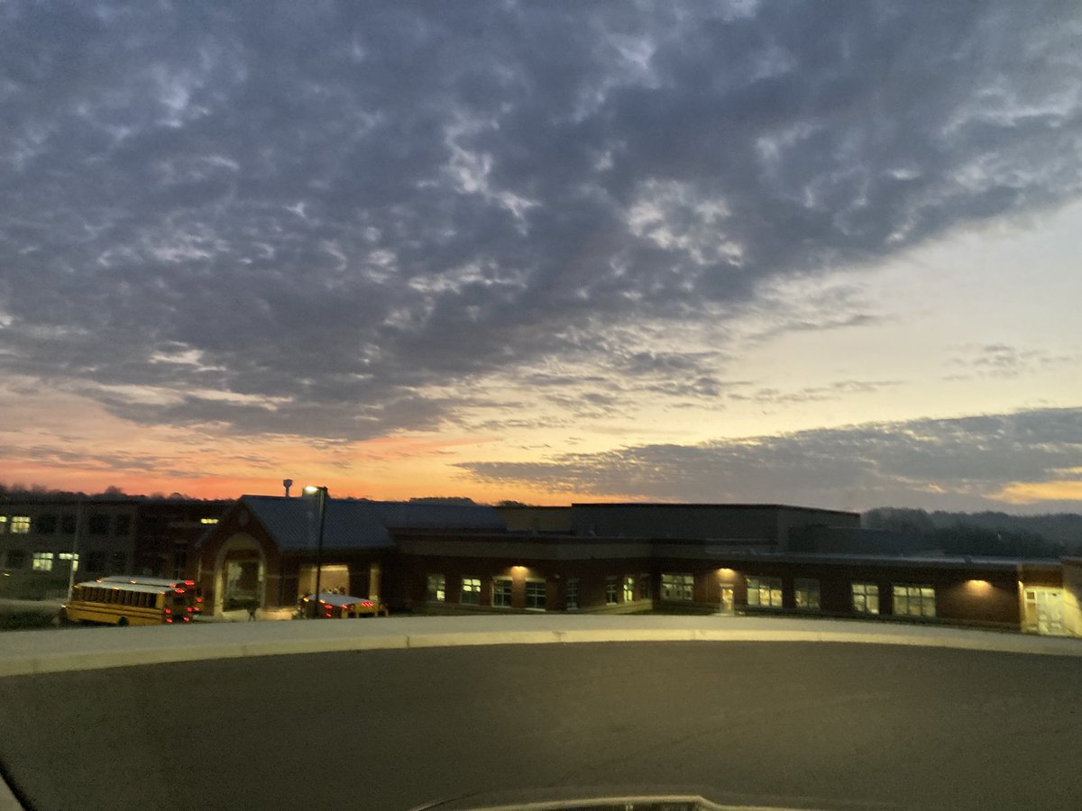RodenbaughArt's tweet photo. Todays spectacular sunrises brought to you by @TESenators and #mtpleasantelementary @LCSGales #complementarycolors https://t.co/eY5ac2dilV