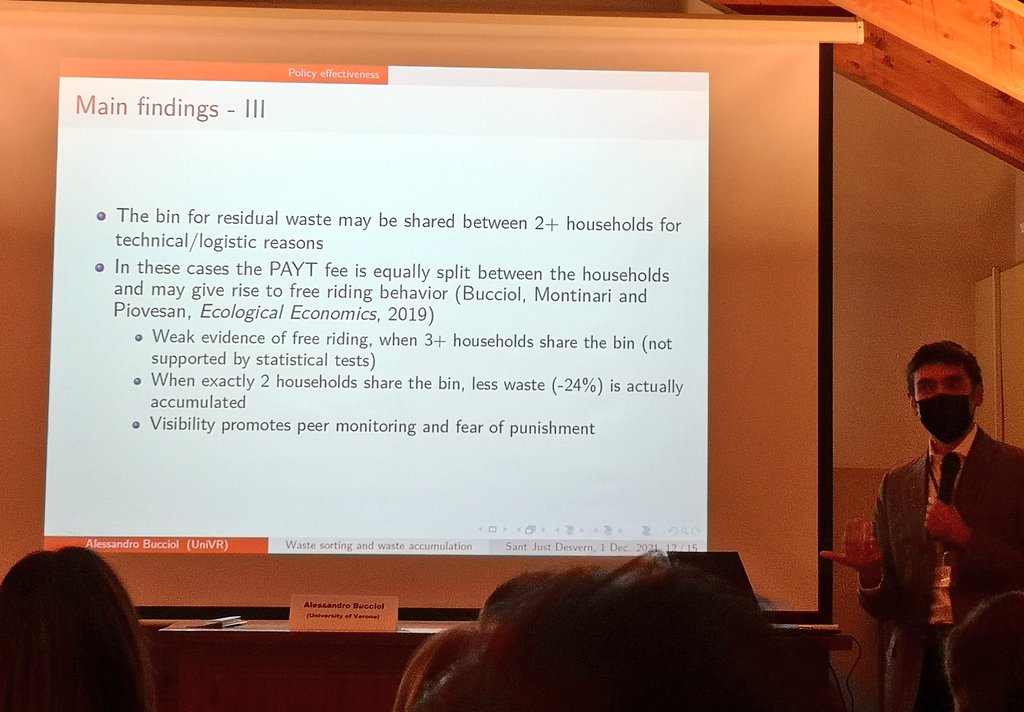 mgiavini's tweet photo. @REthinkWasteRTW discussing about the role of incentives and the power of social norms to improve habits in #separatecollection very interesting Alessandro Bucciol #nudging https://t.co/748WXRZ80G