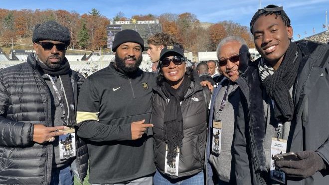 goblackknights's tweet photo. QB Christopher Calhoun chimes in on his OV to Army West Point

@Rivals #GoBlackKnights #ArmyFootball

Come Inside GBK for the Latest &amp; Highlights: https://t.co/Ptk6eh4PyS https://t.co/ZkX1GczWrw