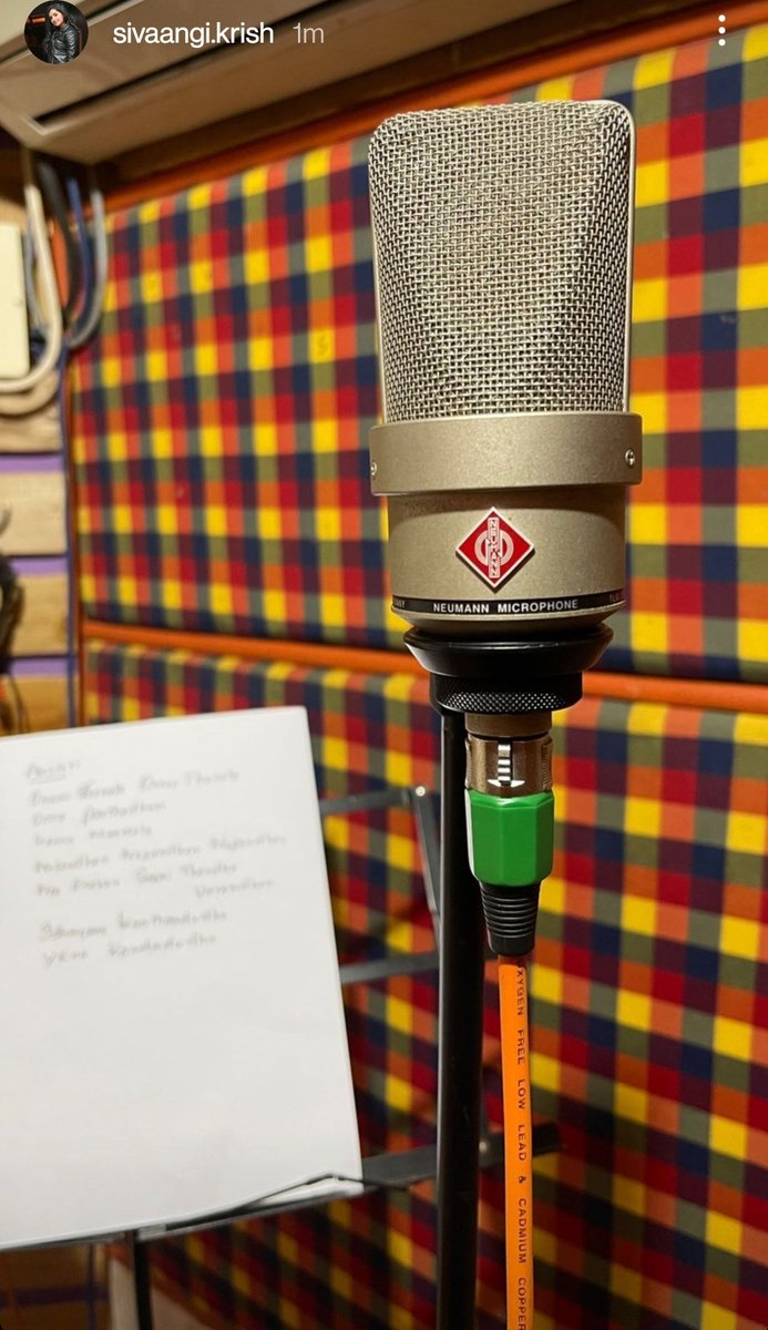 amaya_krishnan's tweet image. "Am in recording!" Reply vandhucha Black &amp;amp; White stripes?? 
#NaanUrutren
#NoHT