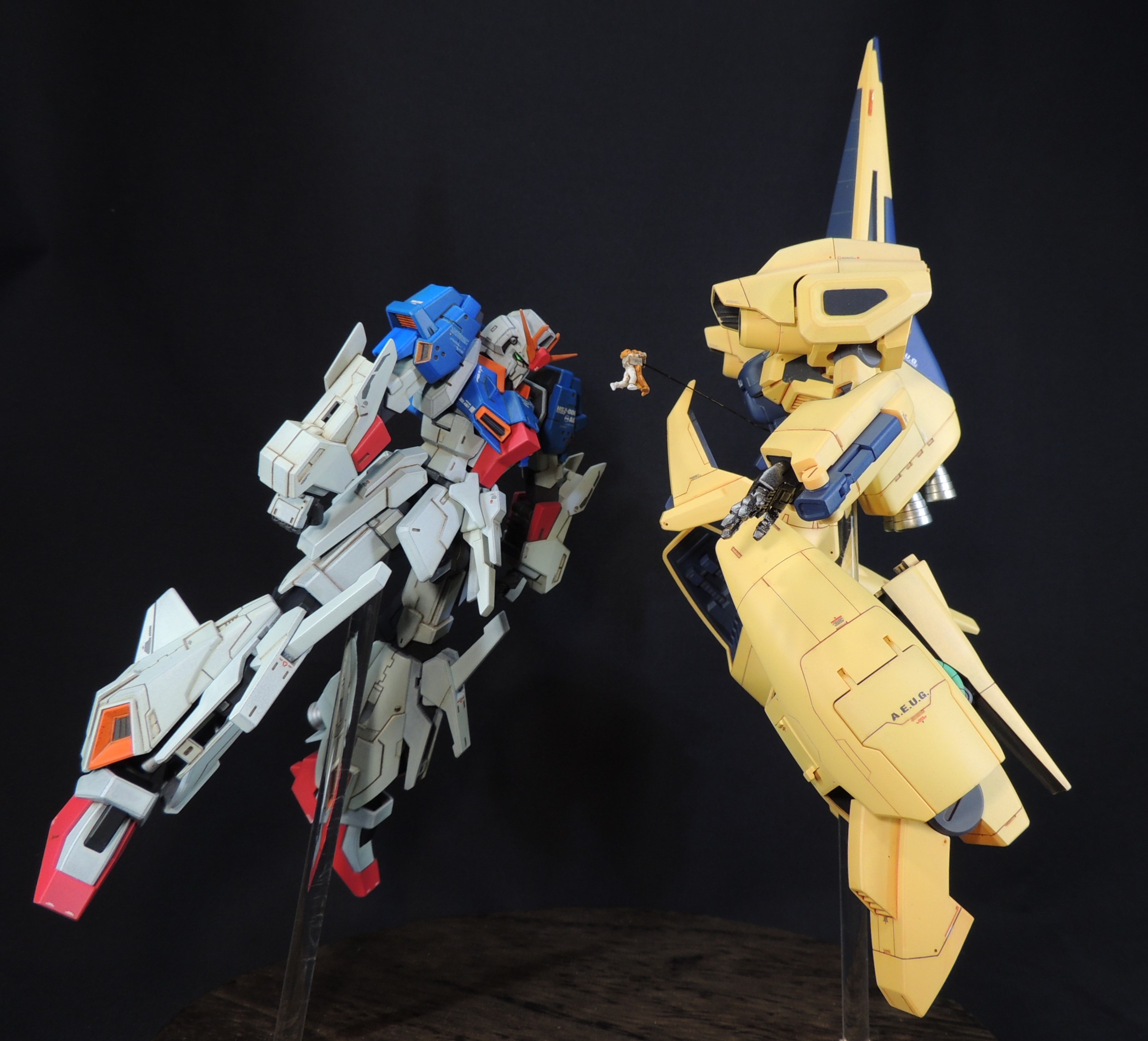 あやぽん 8vaoga2 Zガンダムに着目していただき ありがとうございます ライトニングの腹部はシリンダーがむき出しのため まずはここを塞ぐことを考えました 昔作ったrgがジャンク扱いとなっていたので 今回日の目を見ることができました