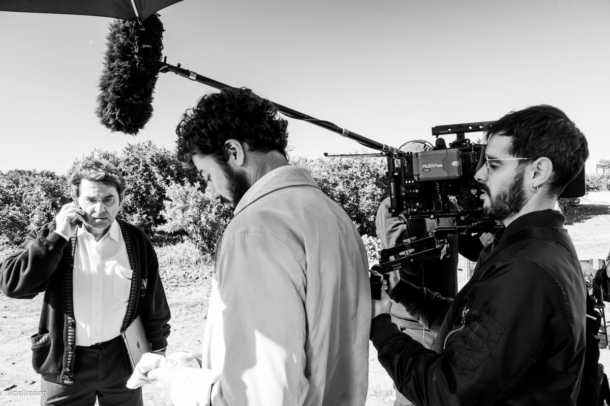 filmingranada's tweet photo. 🎬RODAJE! Nuestros amigos y socios de @WeAreFourMinds, junto a @esperpentofilms, acaban de finalizar el rodaje en #Sevilla de su nuevo corto "LA HUMILDAD", dirigido por Javier Barbero y protagonizado por Edu Rejón, Manolo Caro, Claudia Martínez y Nico Montoya. 👏👏👏 #Granada https://t.co/mSFQM0bQSx