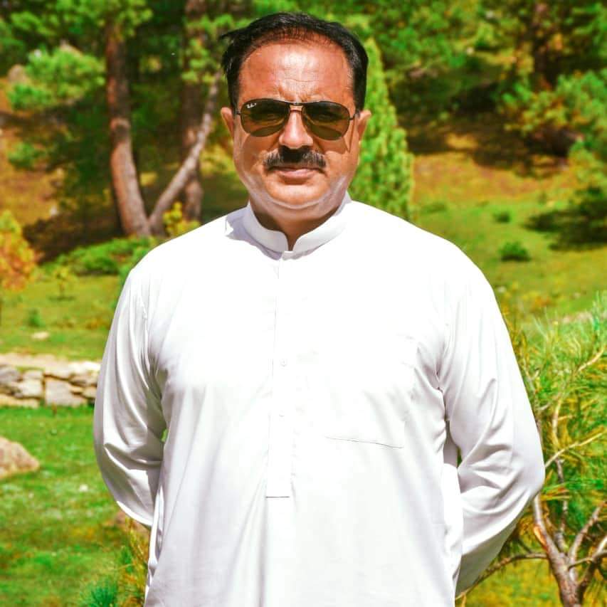اے آسمان تو تماشا دیکھتا رہ

زمین کھا گئی ہستیاں کیسی کیس😭😭