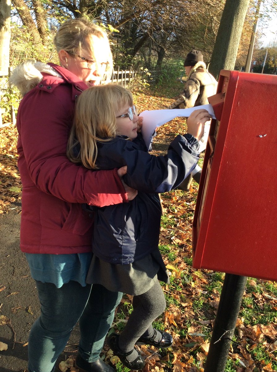 ButterflyClassR's tweet photo. A trip to the postbox to post letters to Santa! @StFaithsTweets https://t.co/vujBxqkriz