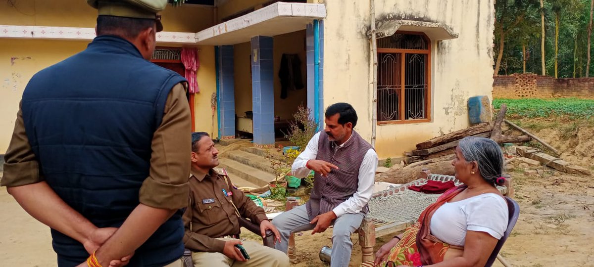 SinghVirendra70's tweet photo. #जौनपुर ब्रेकिंग 
@Uppolice सिकरारा थाना क्षेत्र के रीठी गांव में रास्ते के विवाद को लेकर पड़ोसी ने एक व्यक्ति को मारी गोली हुआ गंभीर रूप से घायल जिला अस्पताल रेफर क्या थानाध्यक्ष से नहीं संभल रहा है थाना आए दिन हो रही है थाना क्षेत्�� में घटनाएं @jaunpurpolice @IgRangeVaranasi https://t.co/W9PFqTd1kg