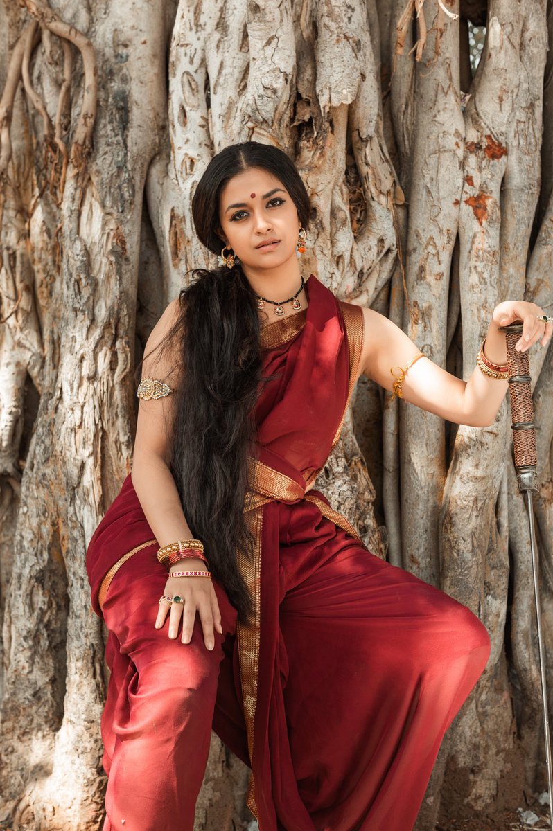 KeerthyOfficial's tweet photo. Surrounded by the solitude of wilderness. 🍃#Aarcha #Marakkar out tomorrow in theaters near you! ✨

💁‍♀️- @styledbyindpat 
@RevathySureshK @aashirvadcine 
📸 - @Eshaangirri 

#MarakkarArabikadalinteSimham #MarakkarFromDec2 https://t.co/qXHMmVlfJa