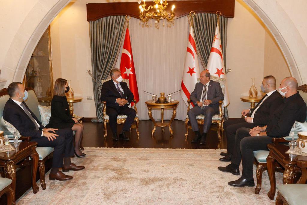 DogaOkullari's tweet photo. Yönetim Kurulu Üyelerimiz Serhat Özeren ile Hatice Düzgün, İcra Kurulu Üyemiz Serkan Karabulut ve Kıbrıs Okulları Kurucu Temsilcimiz Orhan Süslü, KKTC Cumhurbaşkanı Sayın @ersinrtatar’ı makamında ziyaret etti. https://t.co/uEXVvUNqfH