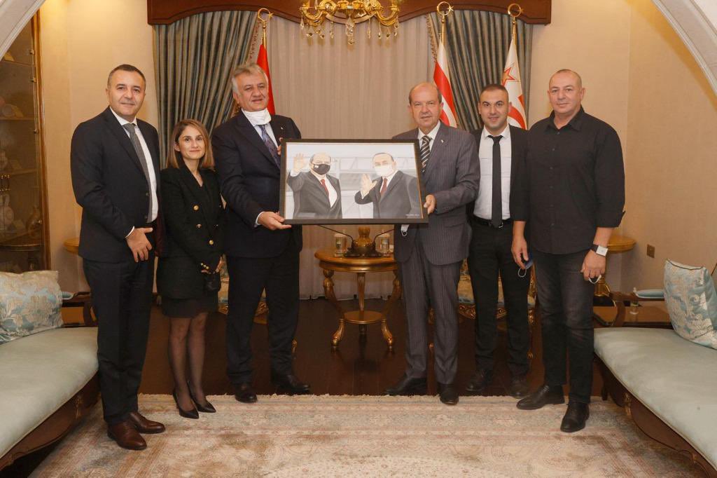DogaOkullari's tweet photo. Yönetim Kurulu Üyelerimiz Serhat Özeren ile Hatice Düzgün, İcra Kurulu Üyemiz Serkan Karabulut ve Kıbrıs Okulları Kurucu Temsilcimiz Orhan Süslü, KKTC Cumhurbaşkanı Sayın @ersinrtatar’ı makamında ziyaret etti. https://t.co/uEXVvUNqfH