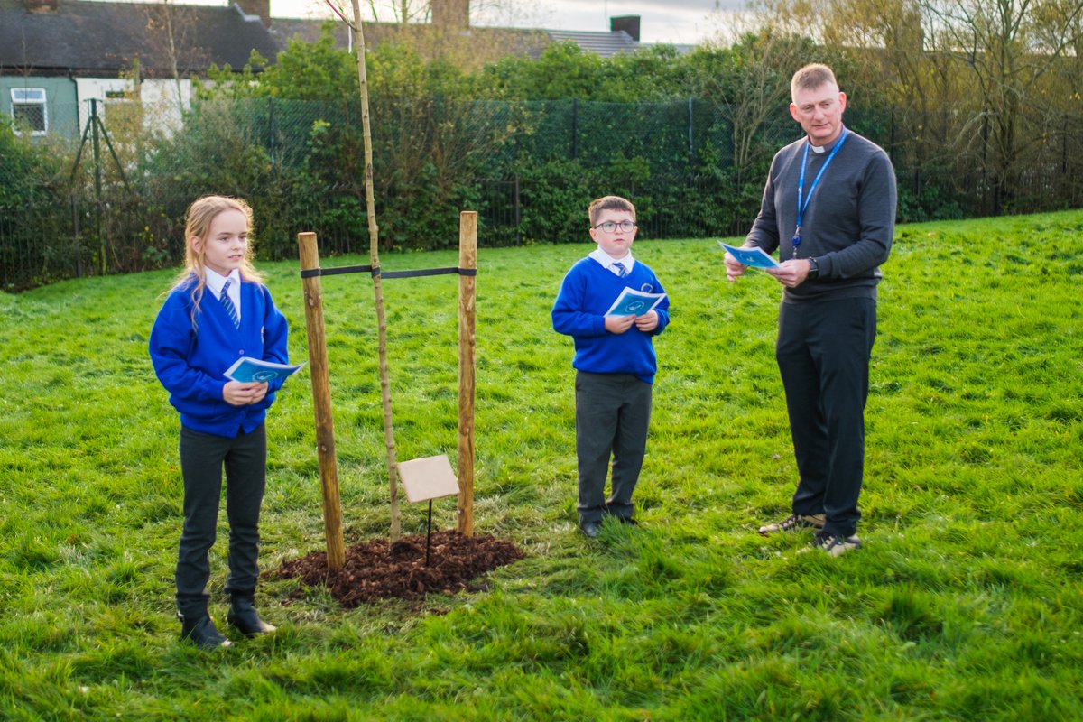 KingslandTweets's tweet image. Yesterday Kiera and Riley planted a Maple Tree next to our Peace garden to mark Queen Elizabeth&apos;s Platinum Jubilee next year. We hope the tree will be enjoyed by school children and their families for years to come.

Our @chaplain_ka marked the event with a blessing 🙏🏻