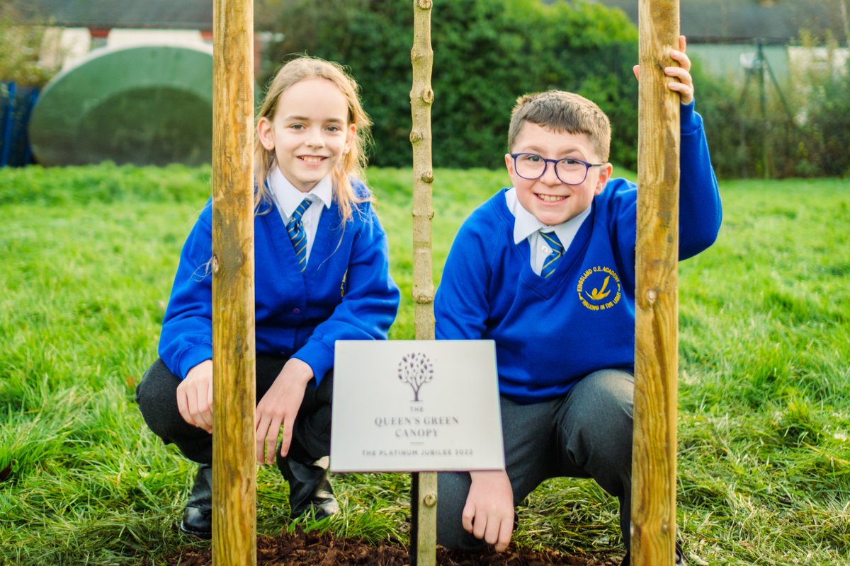 KingslandTweets's tweet image. Yesterday Kiera and Riley planted a Maple Tree next to our Peace garden to mark Queen Elizabeth&apos;s Platinum Jubilee next year. We hope the tree will be enjoyed by school children and their families for years to come.

Our @chaplain_ka marked the event with a blessing 🙏🏻