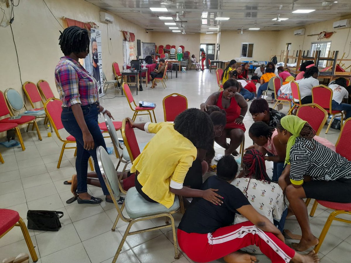 RestDevSalone's tweet image. Representative  from the Ministry of Gender and  Children's  Affairs Lois Lebbie, delivering a session on Gender during  our Financial Inclusion Foundation  Training in BO.
#Genderequality
#financialinclusion