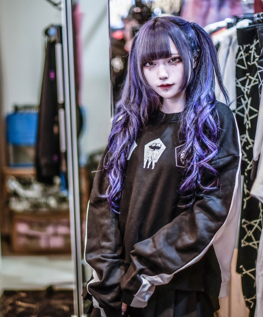 DVT_official's tweet photo. https://t.co/YyVnQulWPp

DVT newitem
「血盟｣

ミドル丈バイカラー裏毛TOPS

・フロントブラック
・フロントホワイト

フリーサイズ

¥9000+tax

model @_Ux_xUxoO https://t.co/SQfhsAT2lV