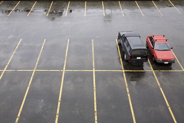 Fire lane. I am parking. I am parking.