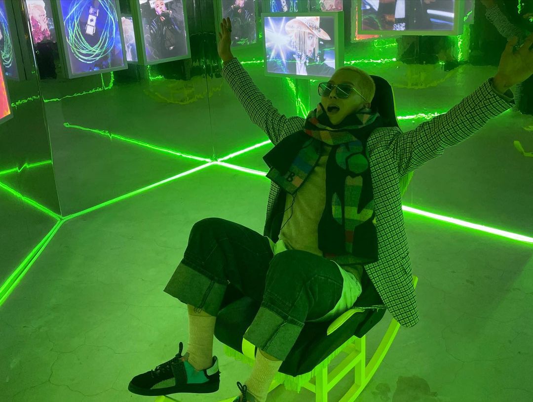 hereforsong's tweet photo. 📸 MINO ig updated at ["TO INFINITY.”] CONCEPT EXHIBITION : LISTEN TO PIECES 

our Mino is really excited about the exhibition! 😍

#TO_INFINITY #CONCEPT_EXHIBITION #LISTENTOPIECES 위너 송민호 #MINO #송민호 @official_mino_ https://t.co/1jDX2tqbCV