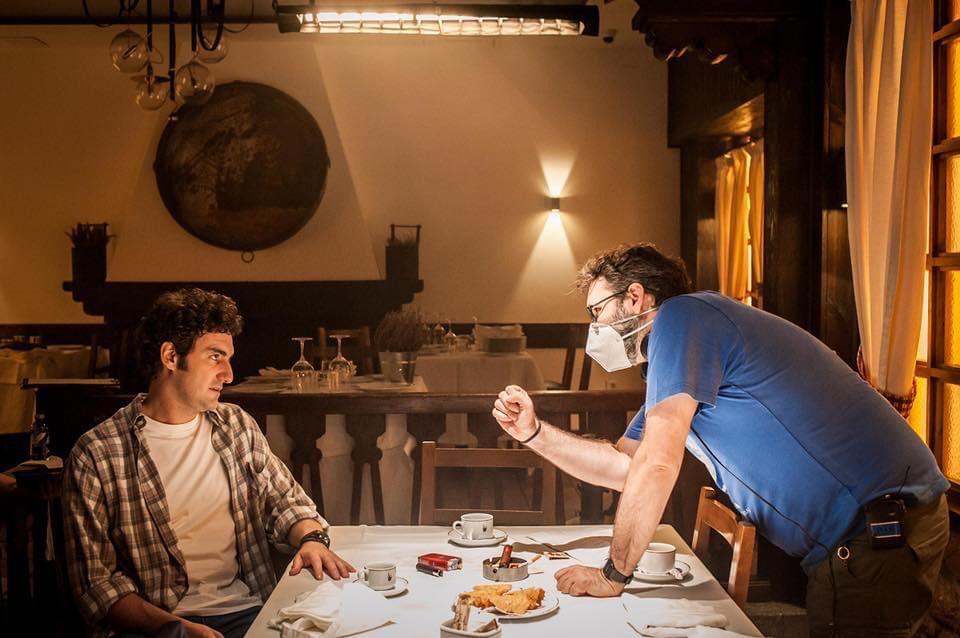 Intentando, sin éxito, jugar a piedra, papel o tijera con un nominado a mejor actor de comedia en los premios <a href="/MIMSeries/">MiM series</a>. 
Enhorabuena a <a href="/mikiesparbe/">Miki Esparbé</a>, a <a href="/MatadmeMucho/">Cristóbal Garrido</a> y @adolfovalor por la nominación a mejor guion, y a todo el equipo de #ReyesDeLaNoche por la de mejor miniserie.