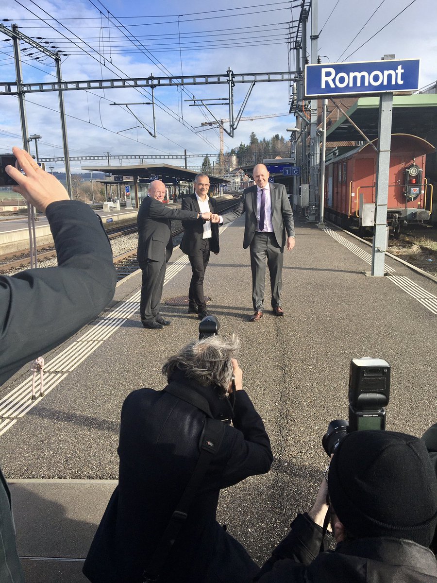 10 Jahre RER Fribourg | Freiburg: Feier in Romont mit <a href="/vincent_ducrot/">Vincent Ducrot</a>, Serge Collaud und <a href="/steiertjf/">Jean-FrançoisSteiert</a>. Es ist ein Zwischenhalt. Die Reise geht weiter, das ÖV-Angebot im Kanton Freiburg wächst weiter. #ÖV #FribourgFreiburg @tpf_medias <a href="/sbbnews/">SBB Medienstelle</a> <a href="/Etat_Fribourg/">Etat de Fribourg</a>