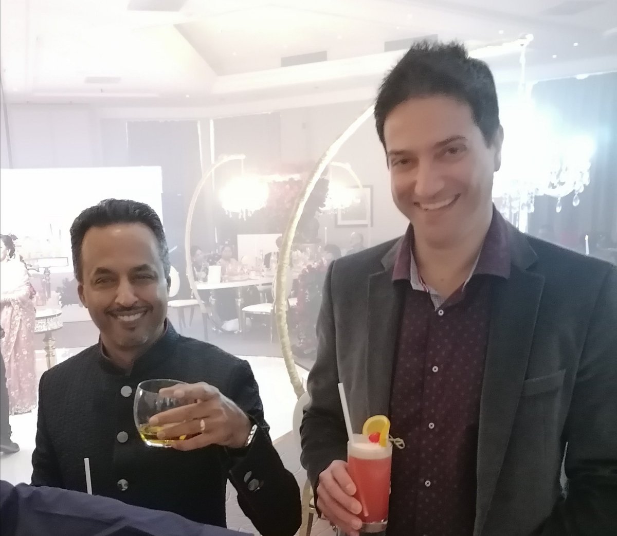 jmcocktail's tweet photo. Guests enjoying our unlimited Wedding cocktail bar service 🍹🍸😊
.
.
.
#weddingbar
#mobilebar
#cocktails
#popupbar
#bartender
#weddingideas
#Weddings
#weddingbarhire
#weddingdrinks
#cocktailcatering
#weddingday
#mobilebarhire
#events
#bhfyp
#outdoorbar 
#weddingbartender https://t.co/JkaEymwfvZ