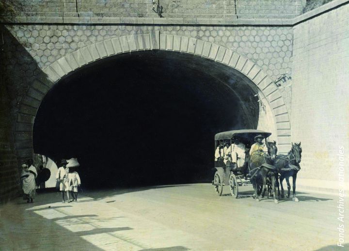 anymadagasikara's tweet photo. MADAGASCAR - YESTERDAY
#PhotoOfTheDay
📸 #Tunnel_Ambohidahy (Ambohidahy tunnel in #Antananarivo #city_centre) ©️ Musée de la photographie de Madagascar
Also called #Garbit_tunnel. #Garbit was the #governor_general of #Madagascar (1914-1917 & 1920-1923). https://t.co/8d746UlsjE