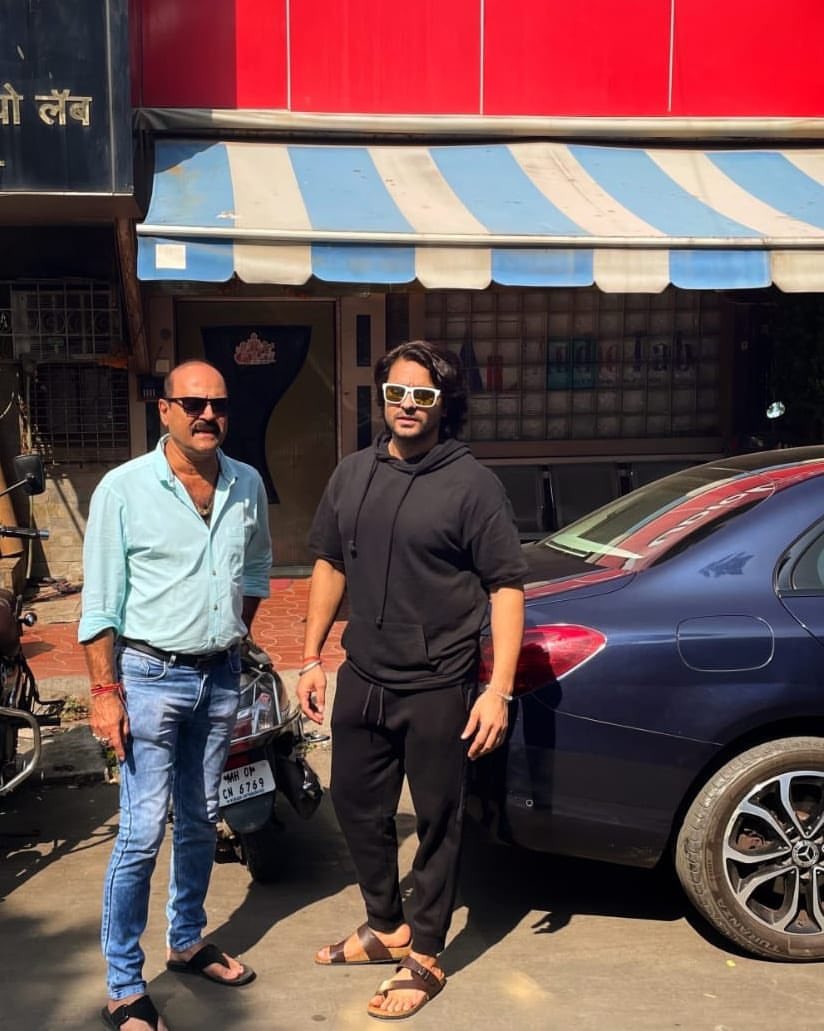 AshishAdmirers's tweet photo. #Repost @BollySpy 
https://t.co/EYL9KkKcV7

@ashish30sharma spotted outside studio along with director and producer @KaranRazdan7 for the dubbing of his upcoming movie...!

#AashieshSharrma #Hindutva #iambharat #release2022 https://t.co/tptUt4gURE