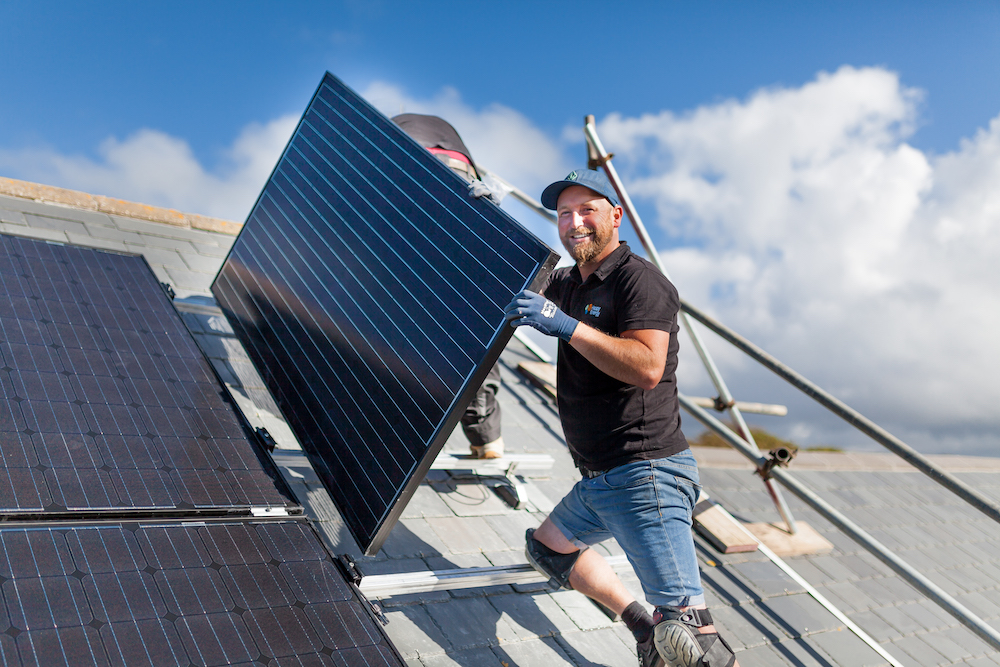 MidDevonDC's tweet image. Families in #MidDevon who are struggling to keep their homes warm this winter may be eligible for free home energy efficiency improvements.

To find out more about the Green Homes Grants Scheme and if you are eligible -
middevon.gov.uk/free-energy-ef…

@HeatDevon