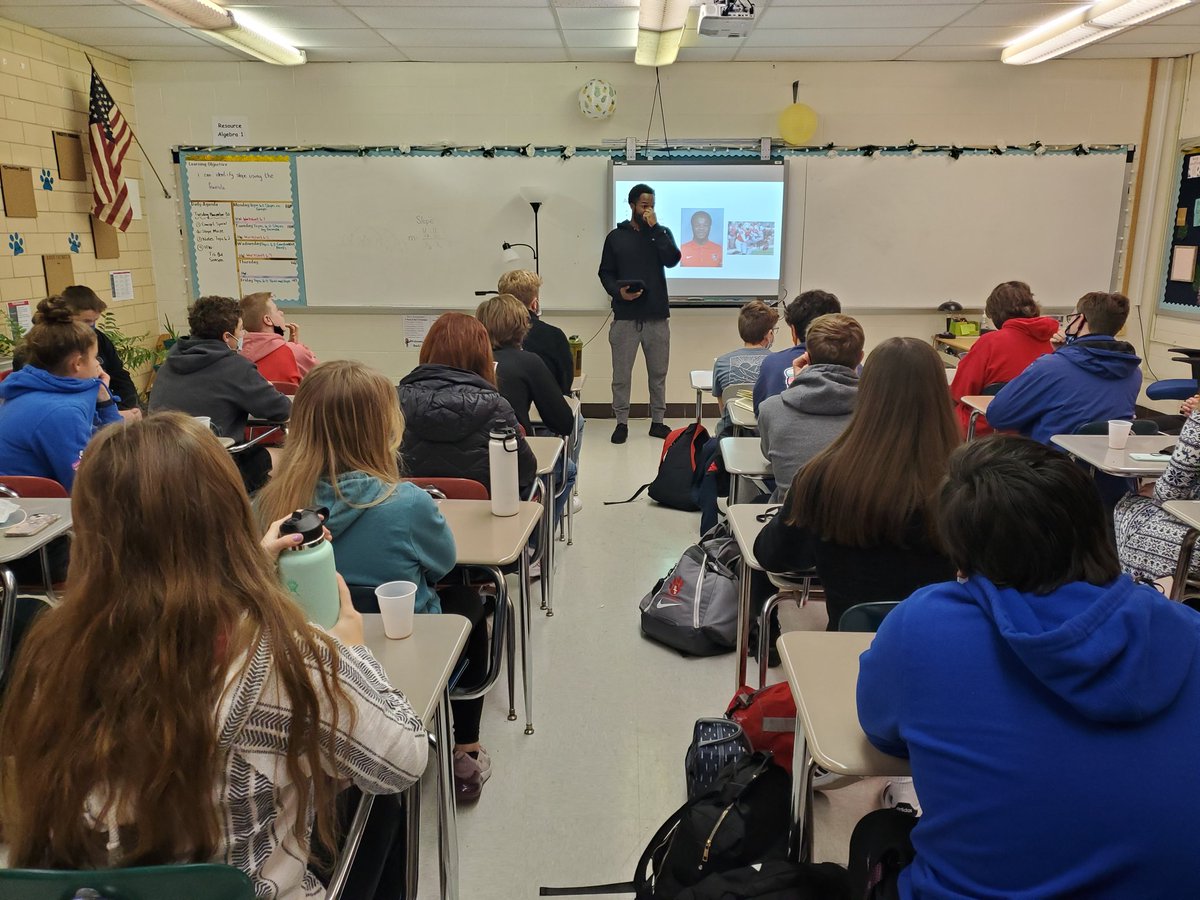 BowlingGreenFCA's tweet photo. It was great to have former BGSU football player Alfonso Mack out this morning! He shared that a Christian athlete is characterized by: 

Perseverance
Seflessness
Hard work
Respect for authority

How are you exemplifying these traits?

@francis_scruci @BGHS_AD @DanBlackBGCS #FCA https://t.co/IXAbkn9x4A