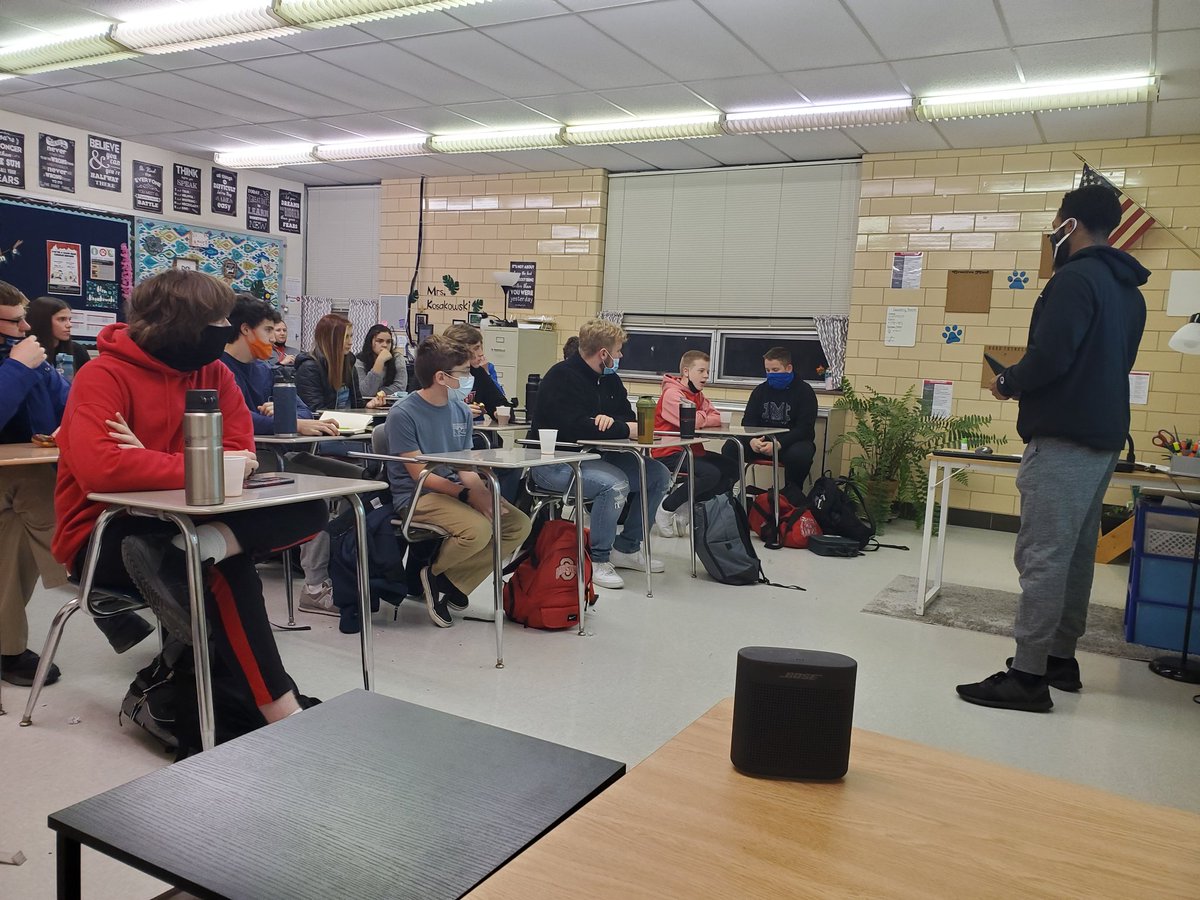 It was great to have former BGSU football player Alfonso Mack out this morning! He shared that a Christian athlete is characterized by: 

Perseverance
Seflessness
Hard work
Respect for authority

How are you exemplifying these traits?

@francis_scruci <a href="/BGHS_AD/">BGHS Bobcat Athletics</a> <a href="/DanBlackBGCS/">Dan Black</a> #FCA