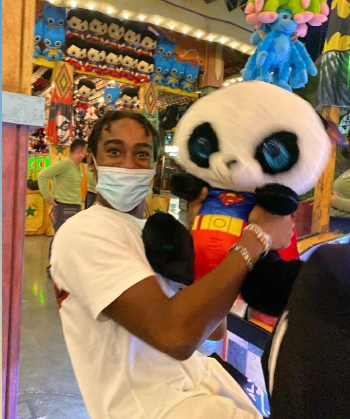 __TAINAN__'s tweet photo. HOJE É ANIVERSÁRIO DO MEU BEBÊ, HAPPY BIRTHDAY LAMAR <3
#Lamars22 / @Lammarro https://t.co/Z5IKNrqVHZ