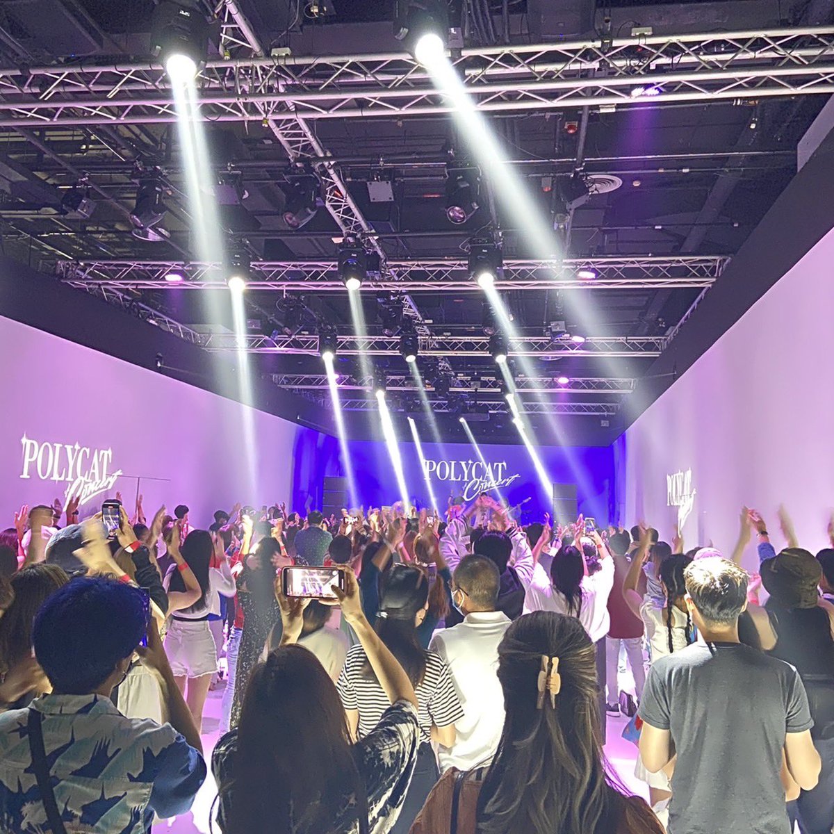 smallroom_tweet's tweet photo. คอนเสิร์ตสองวันสุดท้าย
Polycat แรงยังเต็มเปี่ยมมมม ❤️
Exhibition ยังสามารถเข้าชม
ได้ถึง 31 ธันวาคมนี้นะ
ซื้อบัตรหน้างานหรือที่เว็บไซต์
https://t.co/x3KUbNJI17
#Smallroommusic #PolycatSingleConcert
#PolycatConcertExhibition
#Houseofillumination #indexcreativevillage https://t.co/w6TkJXU2ir