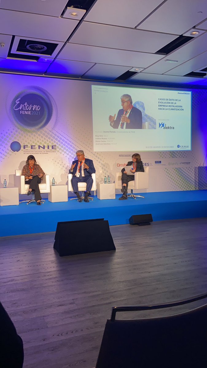 Terminando la mesa redonda #EntornoFENIE2021 conclusión por parte de <a href="/IMEYCA/">IMEYCA</a> <a href="/isiruano/">Isi Ruano</a> La climatización cada vez es más eléctrica.
<a href="/fenercom_madrid/">Fundación de la Energía de la Comunidad de Madrid</a> <a href="/fenieenergia/">Feníe Energía</a> <a href="/IDAEenergia/">IDAE</a> <a href="/agremia/">AGREMIA</a> <a href="/FenieInstalad/">FENIE</a>
