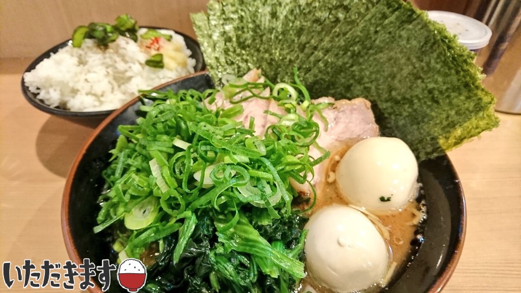 necos15's tweet photo. 青色の地下鉄に乗って…🚇
昨日と今日の夕飯は江東区東陽町の武道家賢斗でした。
(・‐・)ノ🍜✨

一昨年の夏、ここで家系を食べなかったらずっと家系=まずいのイメージでした。
( ￣-￣)ﾄｵｲﾒ
某資本系チェーンが悪い←

#YEAHK
#家系ラーメン
#おそとごはん
#東陽町
#飯テロ
#飯テロ同好会 https://t.co/qZDjA7bhio
