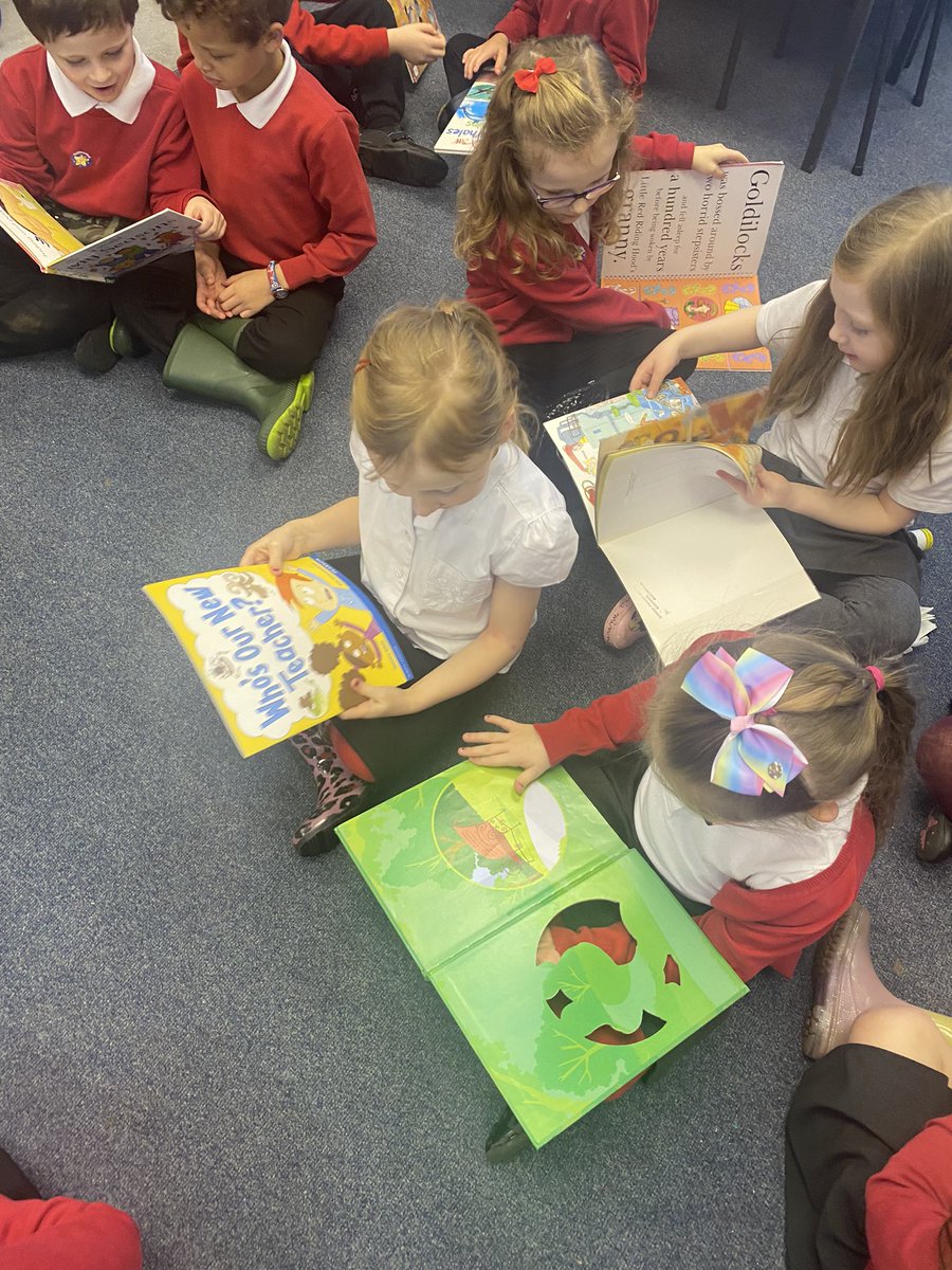 MissDonnellyBP's tweet photo. Day #1 of our festive Reading challenge advent calendar. โChoose a book your classmate might enjoy and gift it to themโ @FMReadChallenge #FMreadingchallenge ๐๐
๐ฝ๐(2) https://t.co/2LWURTkUZi