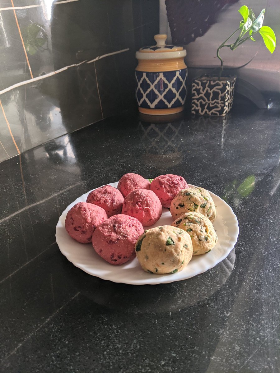 drshalinisdiet's tweet image. How to ⬆️ Nutrient Density, ⬇️ Calorie Density of a grain based dish ?
 Add Vegetables.   
Also when children don&apos;t eat vegetables as such, add them to everything you serve to them in disguise 🙂. 
#SimpleFormula #Veggies