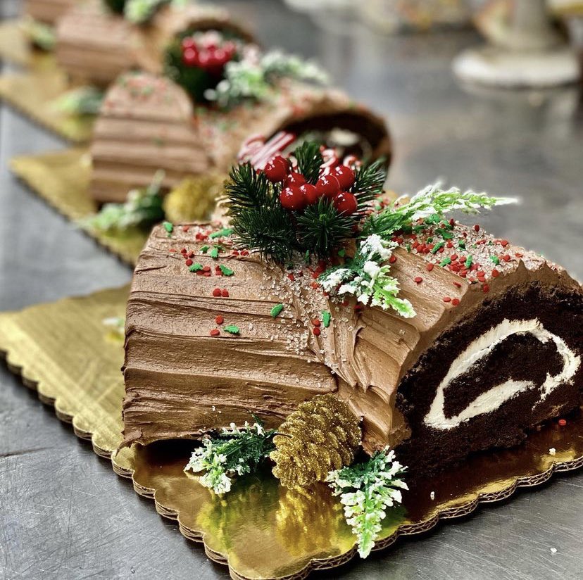 AntoniosBakery's tweet photo. December has arrived and it’s time to get into that holiday mode! Whether spending time with friends and family or spreading some office cheer.. let your time together be beautiful and delicious 🌲🥂 #deliciousdecember https://t.co/Y2DixjQYEI