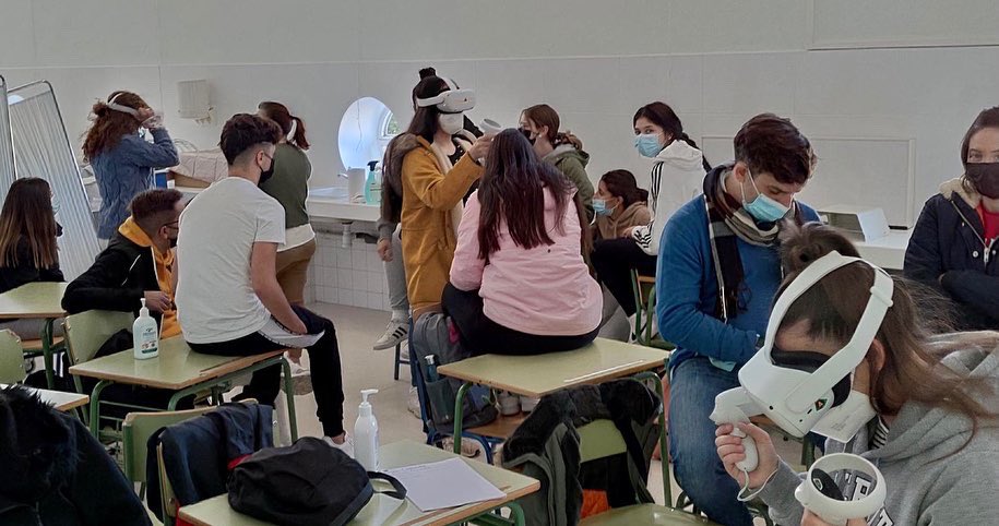 Techmakers_Stem's tweet photo. Seguimos con muchas más dinámicas del taller #ReactivaFP 👏
Aquí os mostramos las imágenes del @IESFUENTENUEVA (Morón de la frontera)📍¡Muchas gracias a tod@s por participar 👋!#educacion #fp #rv #realidadvirtual #stem #futuro #formacionprofesional #aprendizaje #innovacion https://t.co/F5ASmhnwh6