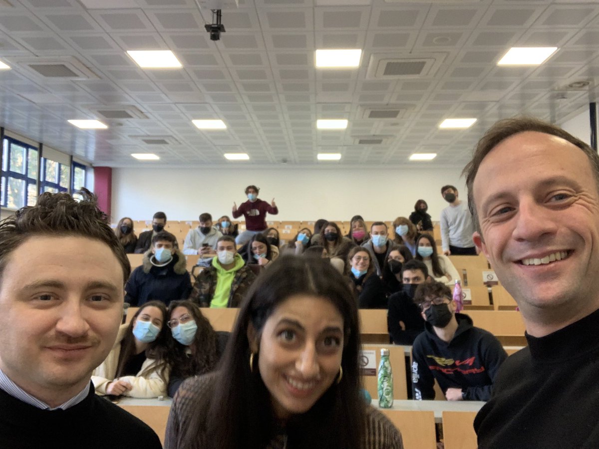 genuinoworld's tweet photo. 🔥🔥🔥#NFT as a cultural revolution!
Live from @SapienzaRoma university with @skygolpe and @Misetta🚀🚀🚀 https://t.co/z9YYkLmvmW
