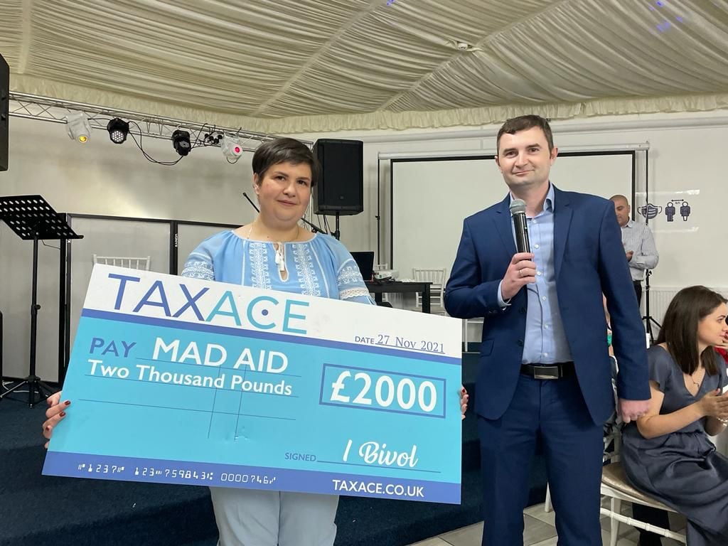 megacheques's tweet photo. #TAXACE presents #MadAid with a generous donation at the charity gala in Northampton. Mad Aid is a charity helping children with disabilities through the center of Phoenix in R Moldova 🙌 https://t.co/oNuSge2id4 #charity #donation #fundraising #giving #giantcheques #charitycheque https://t.co/CAn7dFGOvv