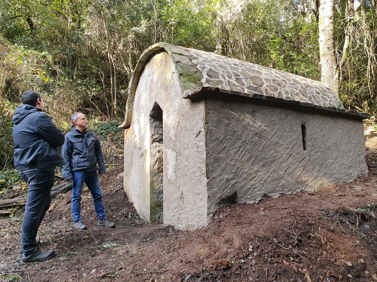 cgavarres's tweet photo. 📢Així ha quedat la barraca de la Font de l'Alau a #Celrà‼️

✅Un element patrimonial d'interès de les #Gavarres!

👏Gràcies als voluntaris, a #SomnisAMida i a l'@ajcelra per fer-ho possible!

✅Avui visita amb el president del @cgavarres, @paupresas.

👁️L'abans i el després👇 https://t.co/NCdBm7zVyH