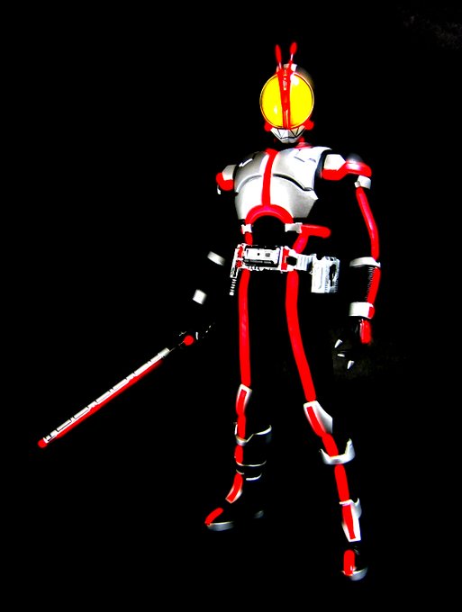 #見た人も無言で剣を構えた何かをあげる 